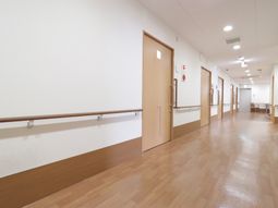 清潔感のある明るい廊下