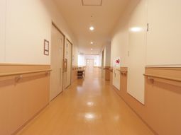 廊下が清潔感ある空間