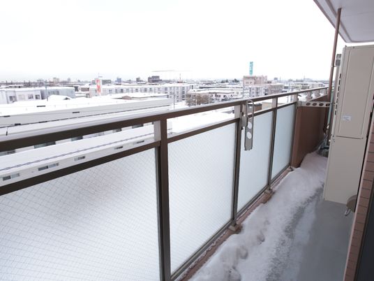 雪景色のバルコニー