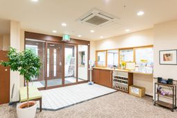 エントランスの清潔な空間