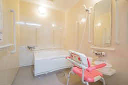 バリアフリーの浴室設備