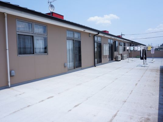 居室の窓とバルコニー