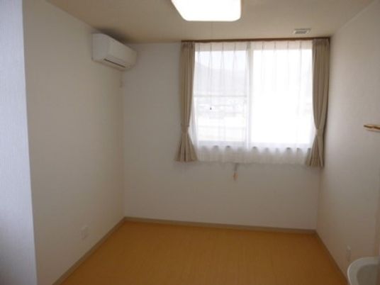 明るい個室の一角