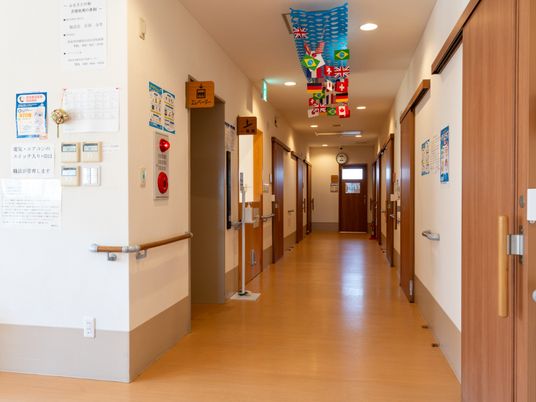 落ち着いた雰囲気の廊下