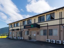 明るい建物外観