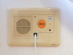 呼出ボタンの壁面