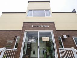 建物正面のトレードマーク