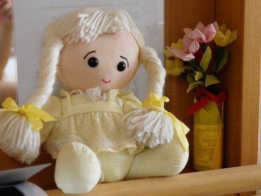 ぬいぐるみと手作り花飾り