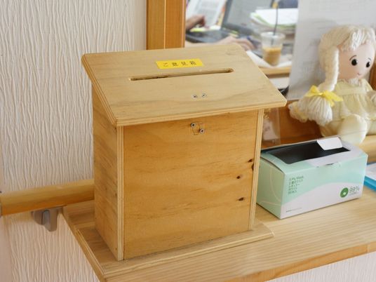 木製の投票箱