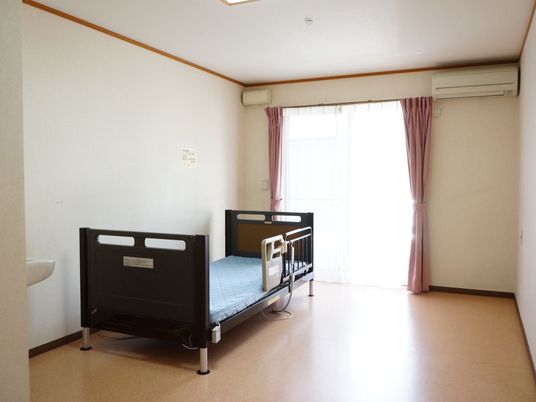 広々とした居室の内観