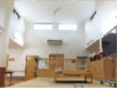 広々とした明るいリビング