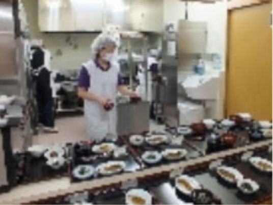 調理施設の作業中の様子