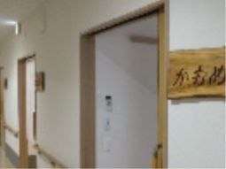 廊下と部屋の扉