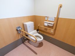 バリアフリー対応のトイレ