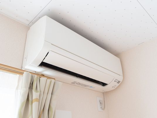 清潔なエアコンのある部屋