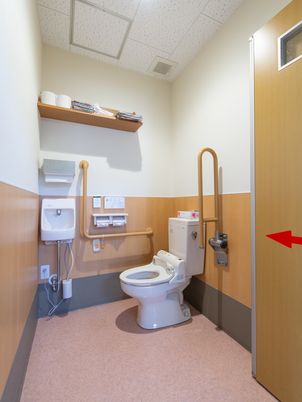 バリアフリー設計のトイレ