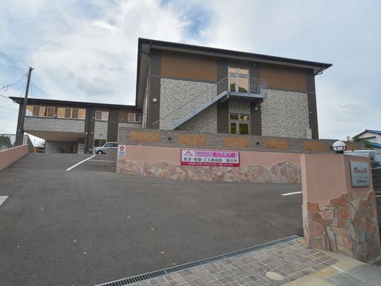 モダンな建物の外観