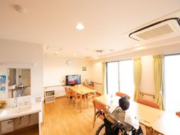 明るい食堂スペース