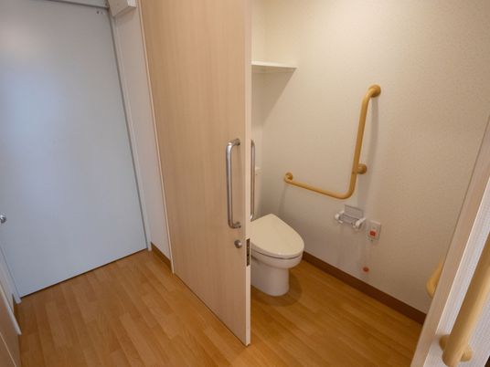 手すり付きトイレ空間