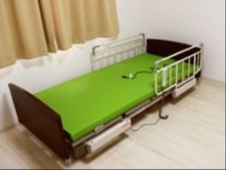 安全柵付きのシンプルベッド