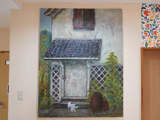 絵画展示の廊下