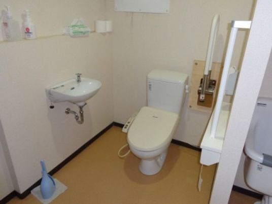 清潔感あるトイレの様子
