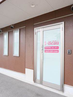 茶色の玄関ドア