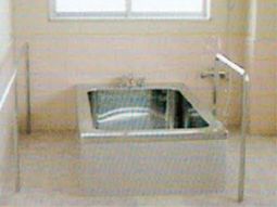 明るい浴室の様子