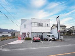 現代的な外観の建物