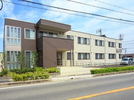 モダンな外観の建物