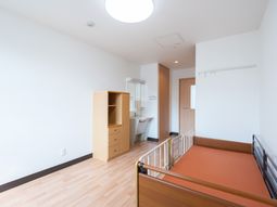 明るい居室のインテリア