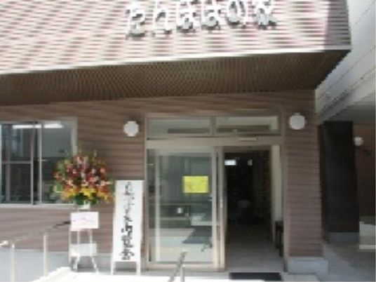 暖色系エントランス