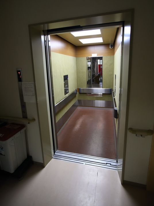 エレベーター前のスペース