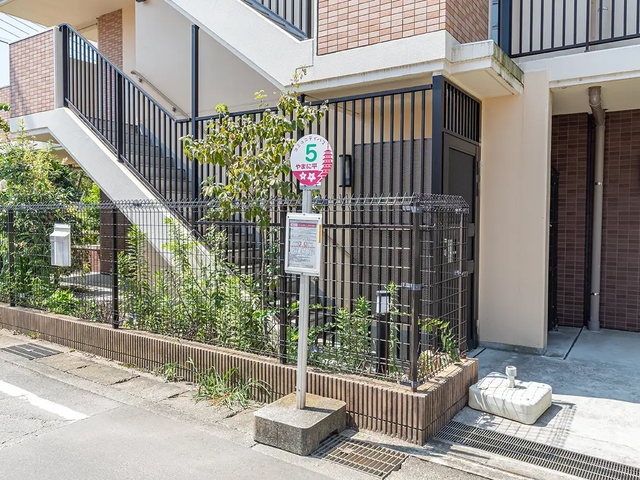 施設前バス停