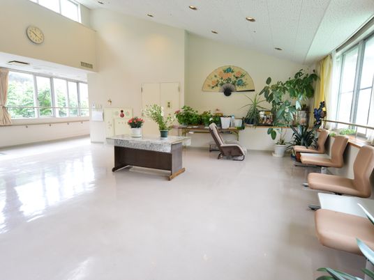広々とした明るい理美容室