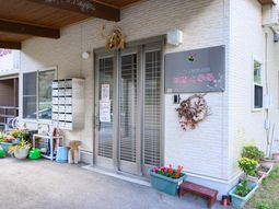 エントランスの明るい風景