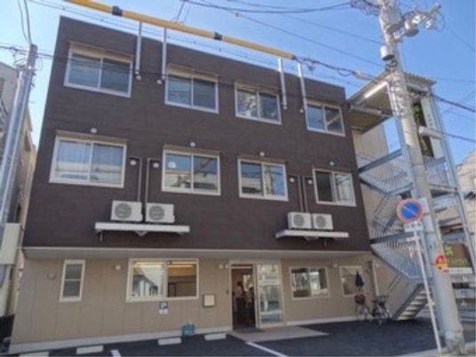 多階建ての建物外観