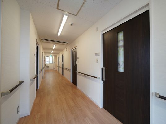 綺麗な施設の廊下