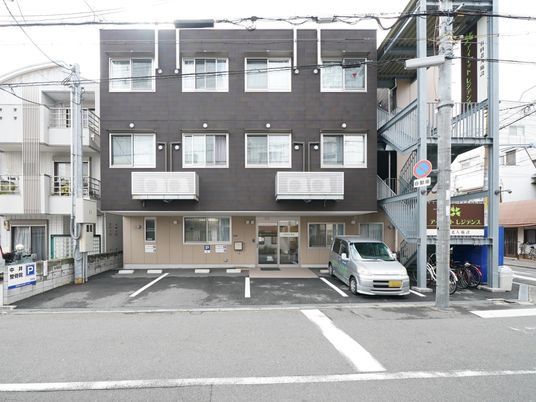 清潔感のある建物正面
