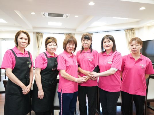 スタッフの集合写真