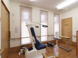 機能訓練の機器と室内