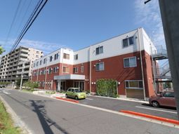 レンガ造りの建物外観