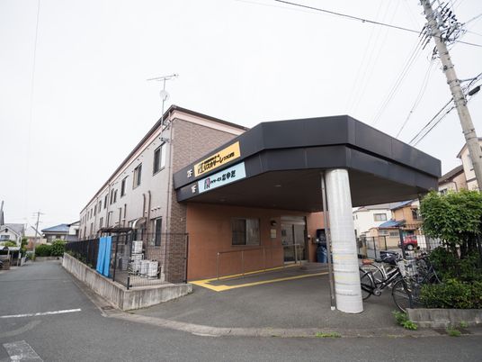 外観のエントランス