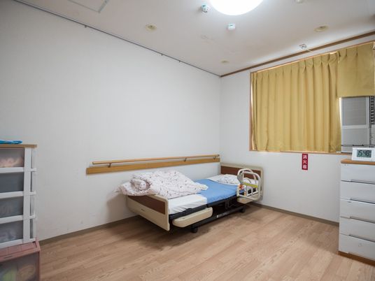 居室の清潔なベッド