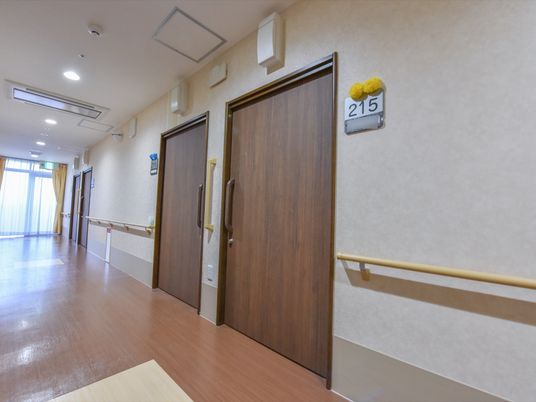 廊下と部屋の番号表示