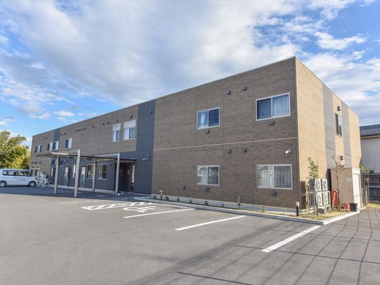 きれいな建物の外観