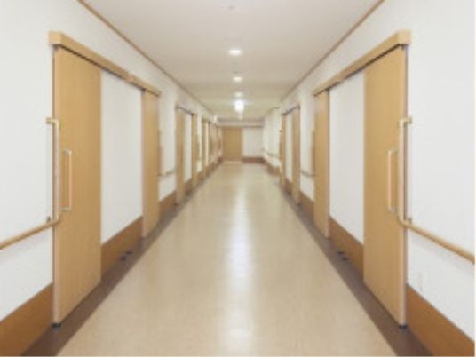 清潔な長い廊下