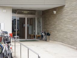 明るい玄関エントランス