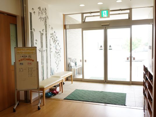 エントランスの明るい空間