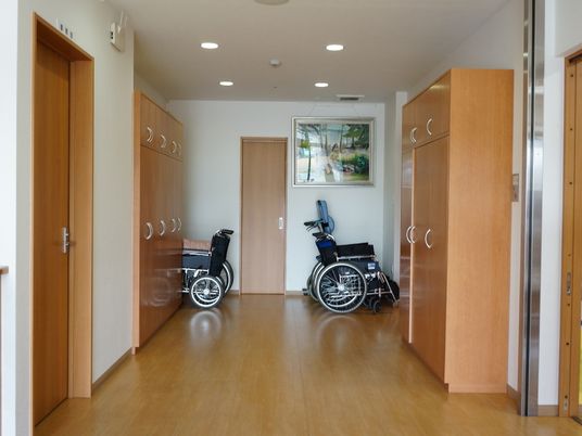 廊下と車椅子